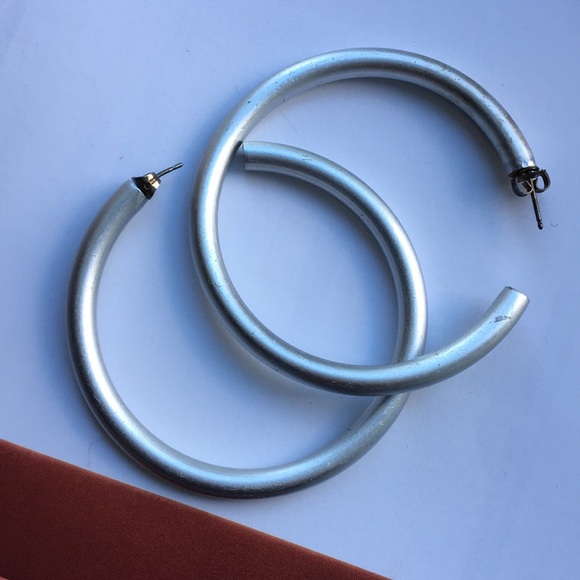 Pair of 90s matte silver hoops vintage VGUC very light vintage - Picture 7 of 16